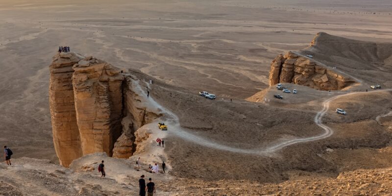 edge-of-the-world-Jebel-Fihrayn Image